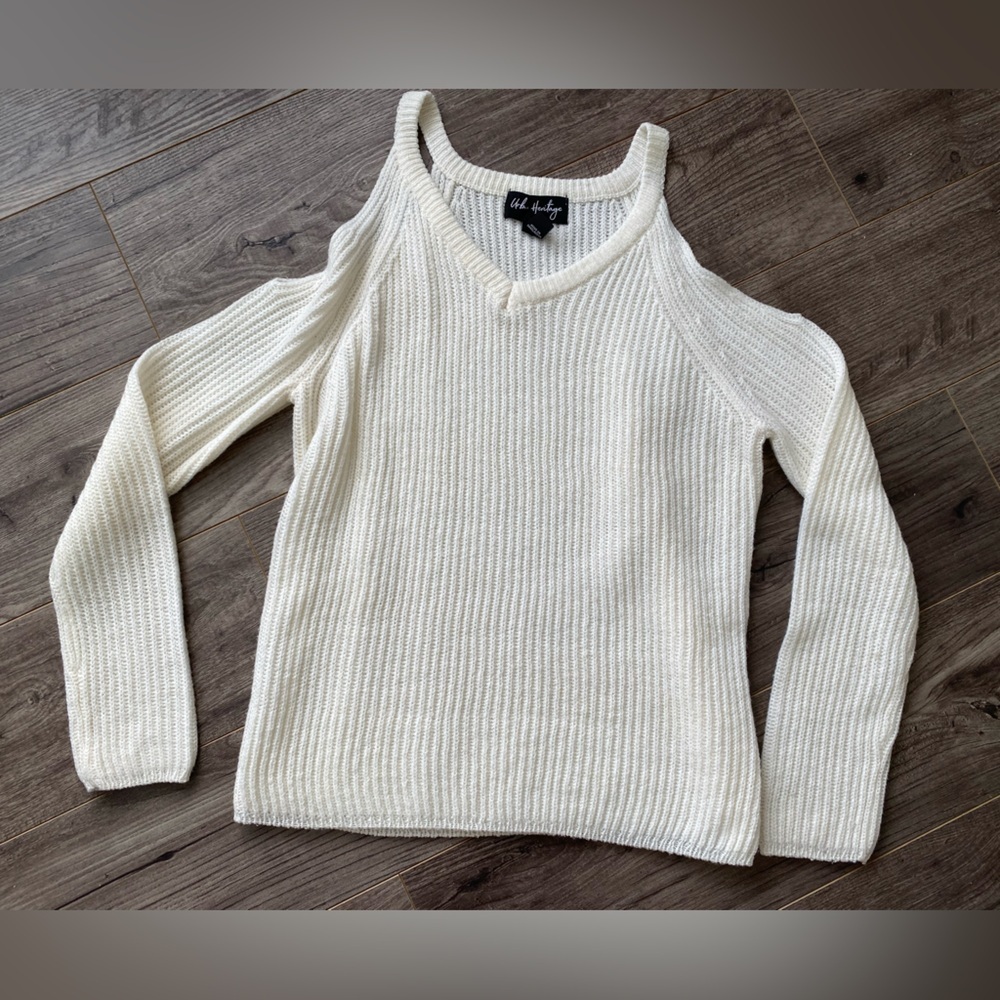 3/$15 White cold shoulder knit v neck sweater loose fit